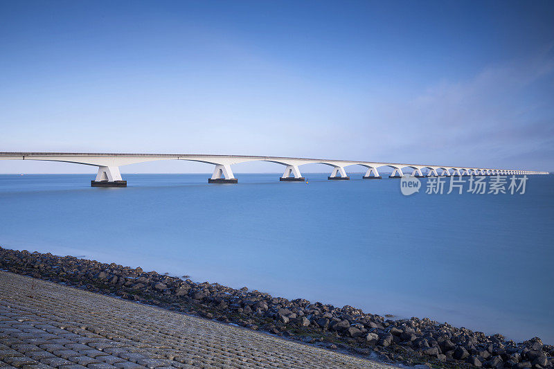 荷兰泽兰省的泽兰大桥(Zeelandbrug, Zeeland Bridge)